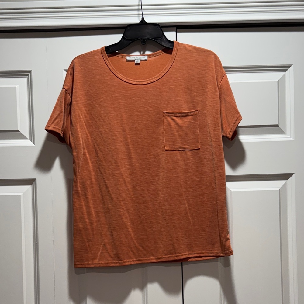 Green Envelope Women's Orange Short Sleeve Tee